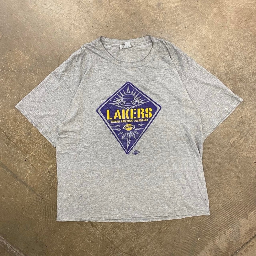 Vintage Los Angeles Lakers NBA Basketball Kobe Lightning 2000s T-Shirt XL